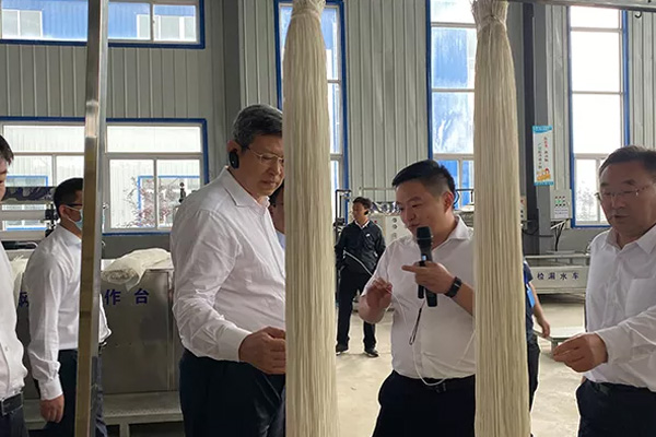 內(nèi)蒙古自治區(qū)黨委常委、通遼市委書記孟憲東攜考察團到一諾環(huán)境考察指導